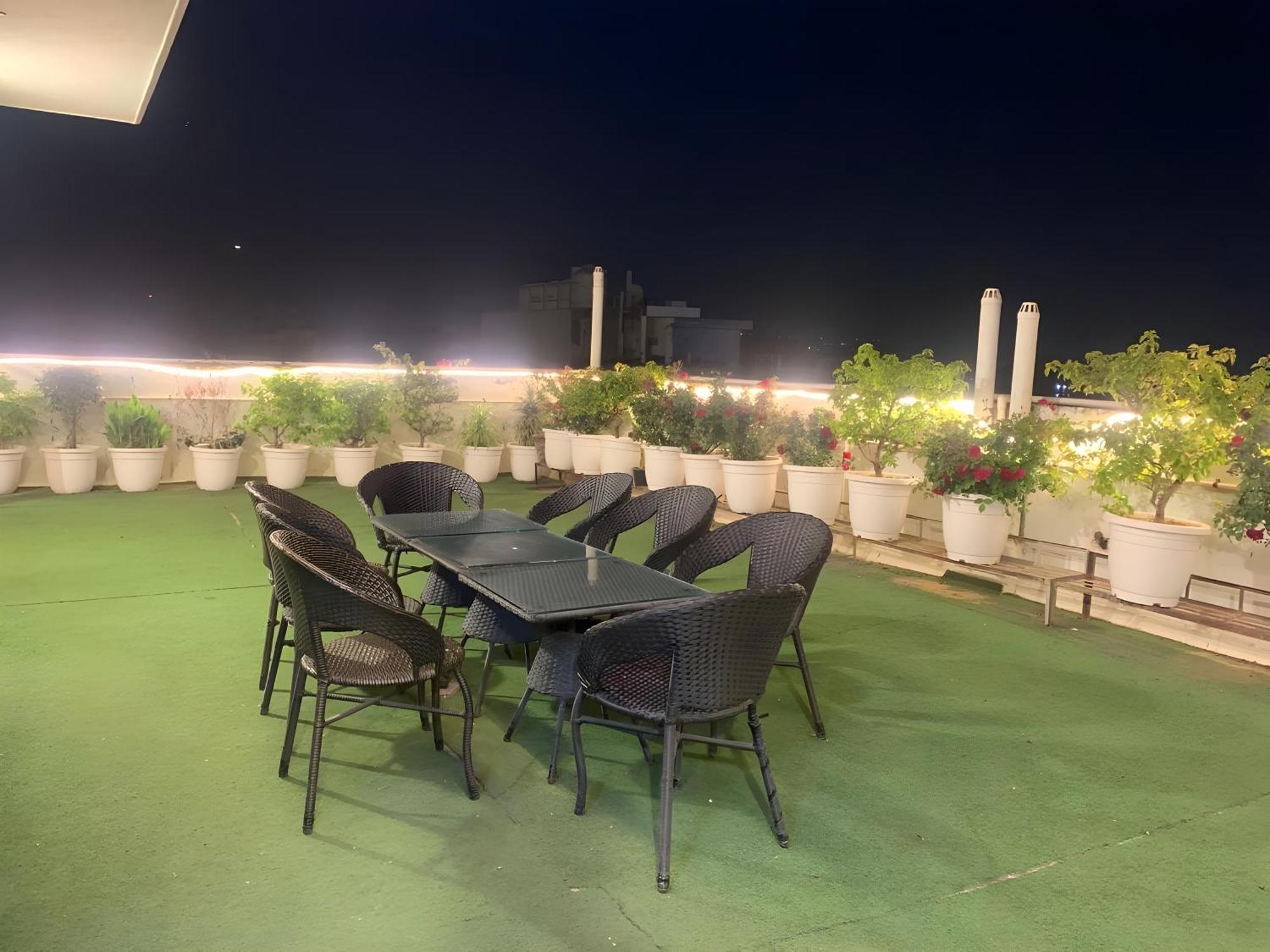 Hotel Aerostar Gold - Opposite Max Healthcare Delhi (National Capital Territory of India) Exterior foto
