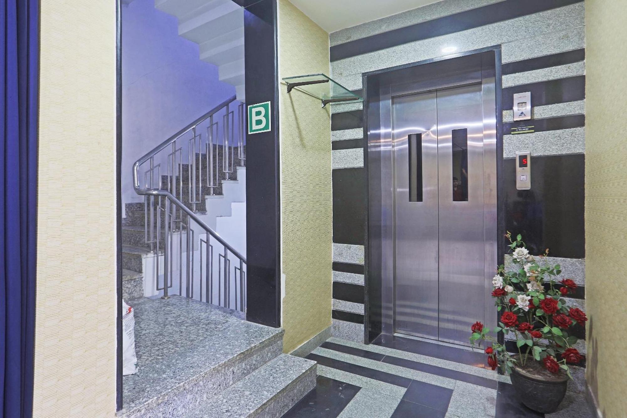 Hotel Aerostar Gold - Opposite Max Healthcare Delhi (National Capital Territory of India) Exterior foto