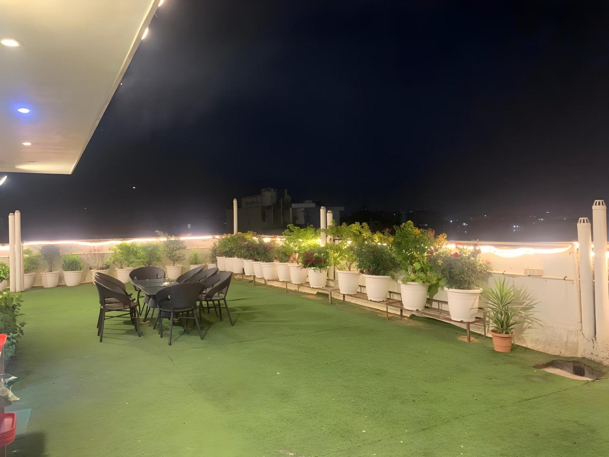 Hotel Aerostar Gold - Opposite Max Healthcare Delhi (National Capital Territory of India) Exterior foto