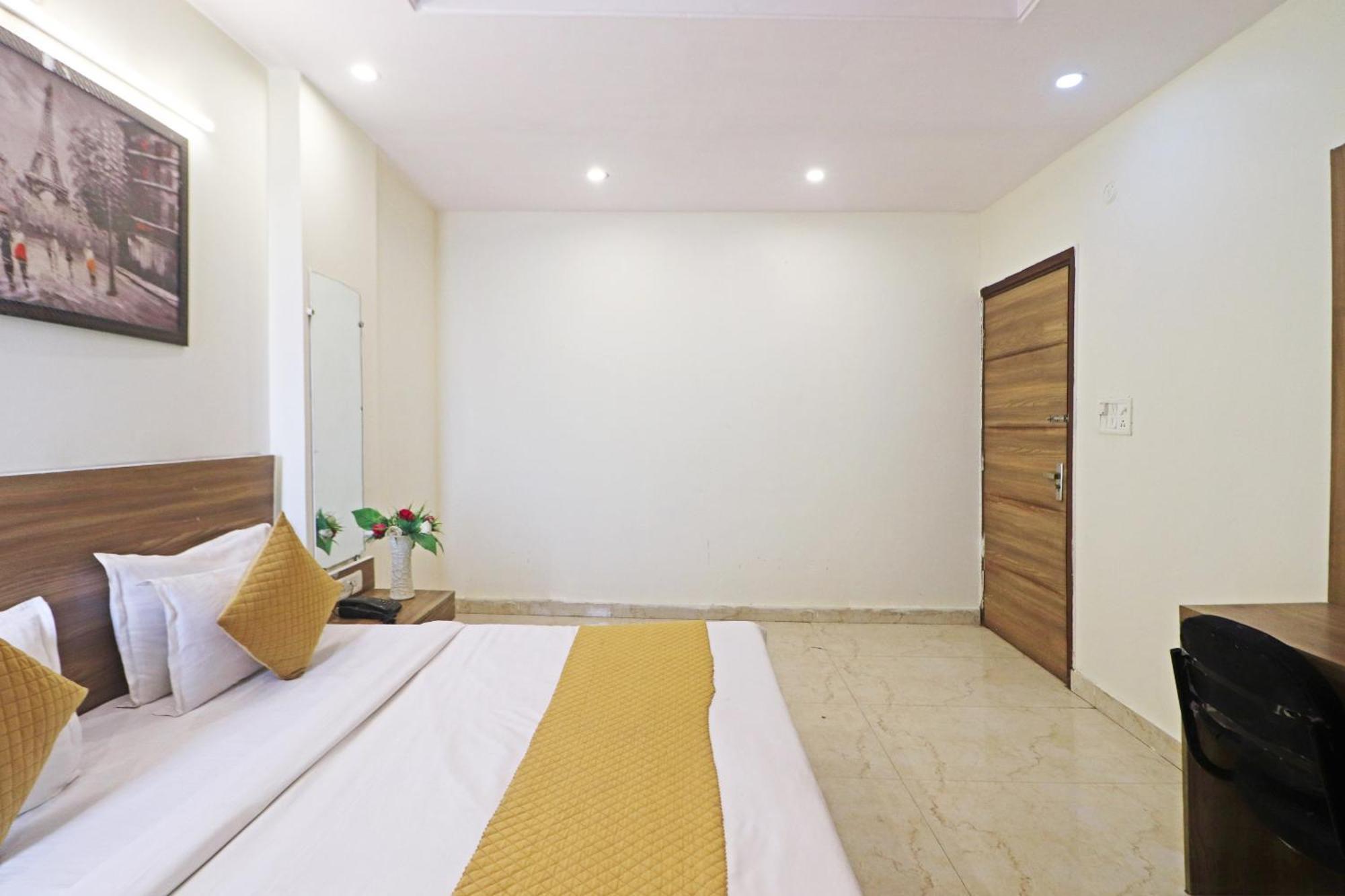 Hotel Aerostar Gold - Opposite Max Healthcare Delhi (National Capital Territory of India) Exterior foto